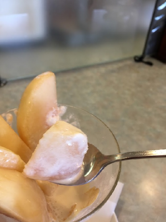 アイスの中の桃